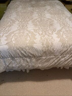Elegant Cream Floral Damask Comforter - Neutral Bedding